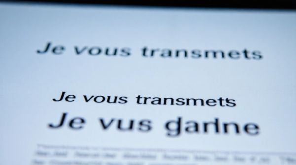 FAQ sur l'usage de 'je vous transmets' versus 'je vous transmet'